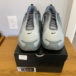 Nike AirMax 720 LIKE NEW